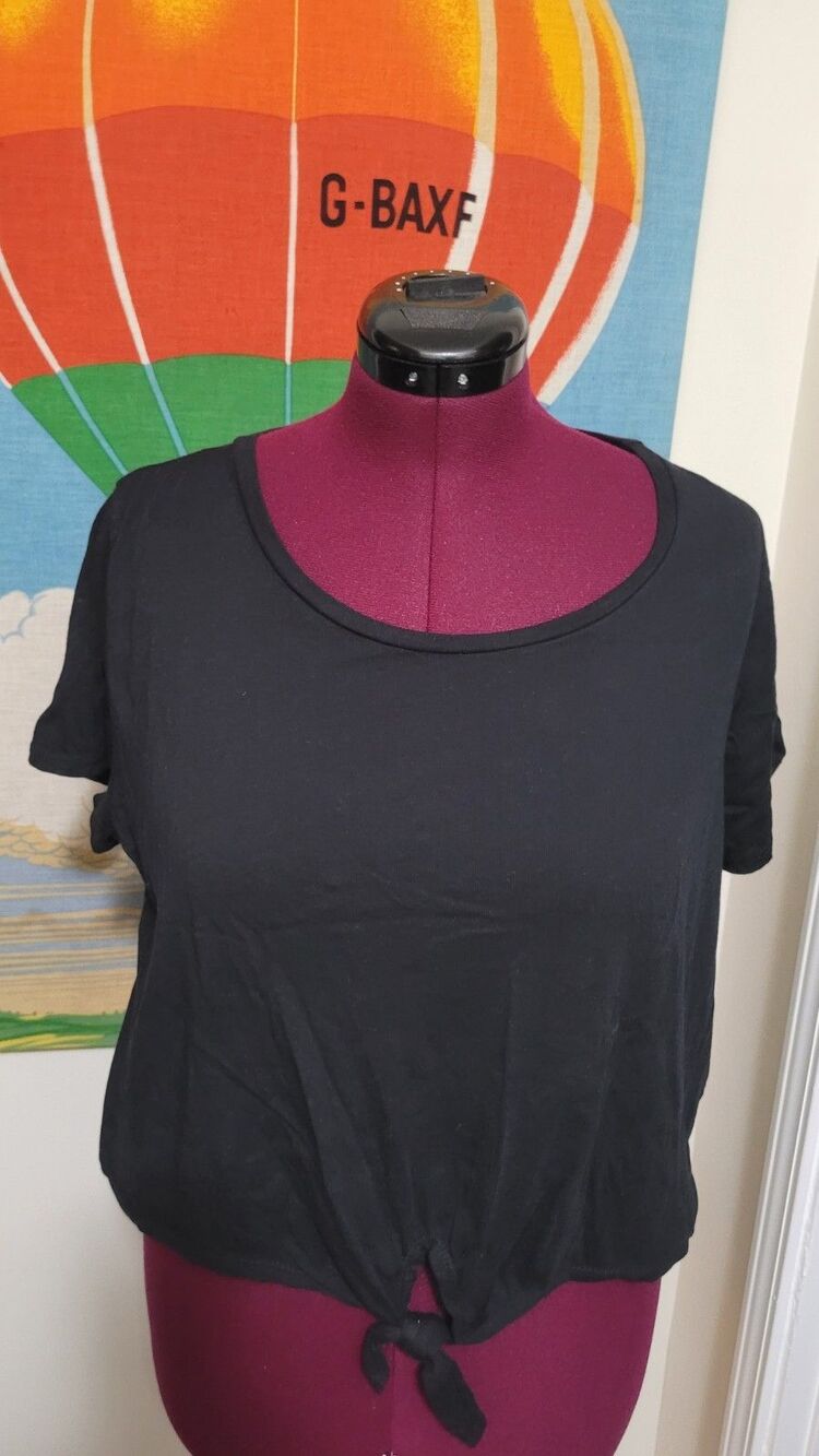 Charlotte Russe Cropped T-Shirt Tie Front Short Sleeve Women's Size 2XL Black